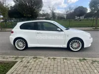 Usado Alfa Romeo 147 250 CV (183 kW) 2004 Blanco Utilitario