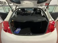 Usado Peugeot 208 Allure 68 CV (50 kW) 2013 Blanco Utilitario