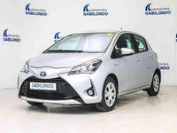 Usado Toyota Yaris Hybrid Advance 100 CV (73 kW) 2019 Gris / plata Berlina
