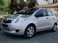 Usado Toyota Yaris 90 CV (66 kW) 2007 Gris / plata Utilitario