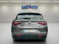 Usado Alfa Romeo Stelvio Sprint 190 CV (139 kW) 2021 Gris / plata SUV