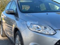 Usado Ford Focus Trend 105 CV (77 kW) 2011 Gris / plata Berlina
