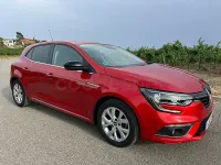 Usado Renault Mégane LIMITED 130 CV (95 kW) 2018 Granate Berlina