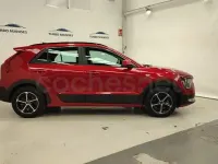 Usado Kia Niro 141 CV (103 kW) 2024 Rojo SUV