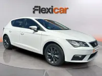 Usado Seat Leon Style 130 CV (95 kW) 2018 Blanco Berlina