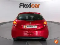 Usado Peugeot 208 Allure 100 CV (73 kW) 2017 Rojo Utilitario
