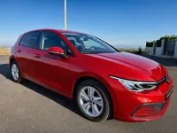 Usado VW Golf VIII Life 150 CV (110 kW) 2022 Rojo Utilitario
