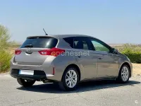 Usado Toyota Auris Advance 126 CV (92 kW) 2013 Gris / plata Berlina