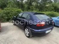 Usado Seat Leon 110 CV (80 kW) 2000 Azul Utilitario