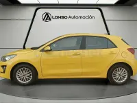 Usado Kia Rio 84 CV (61 kW) 2023 Amarillo Berlina