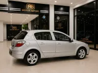 Usado Opel Astra Enjoy 120 CV (88 kW) 2007 Gris / plata Berlina