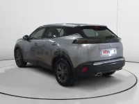 Usado Peugeot 2008 Allure 130 CV (95 kW) 2021 Gris / plata SUV