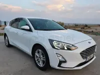 Usado Ford Focus Trend 120 CV (88 kW) 2019 Blanco Berlina