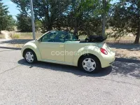 Usado VW New Beetle 102 CV (75 kW) 2006 Amarillo Utilitario