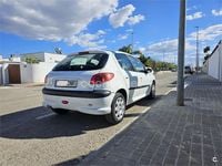 Usado Peugeot 206 70 CV (51 kW) 2003 Blanco Berlina
