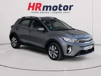 Usado Kia Stonic 120 CV (88 kW) 2023 Verde SUV