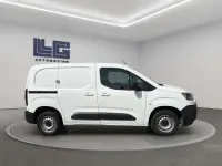 Usado Citroën Berlingo Feel 102 CV (75 kW) 2022 Blanco Monovolumen