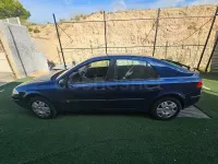 Usado Renault Laguna II Expression 100 CV (73 kW) 2004 Azul Berlina