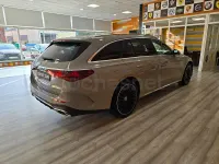 Używany Mercedes E300 313 KM (230 kW) 2024 Szary Kombi