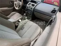 Usado Renault Mégane Cabriolet Dynamique 120 CV (88 kW) 2006 Rojo Descapotable