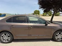 Usado VW Jetta Sport 105 CV (77 kW) 2011 Marrón Berlina