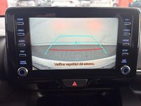 Usado Toyota Yaris Hybrid Style 116 CV (85 kW) 2021 Blanco Berlina