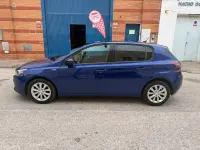 Usado Peugeot 308 Allure 130 CV (95 kW) 2019 Azul Berlina