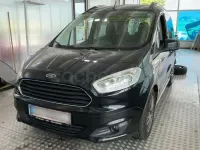 Usado Ford Tourneo Courier Titanium 100 CV (73 kW) 2015 Negro Monovolumen