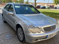 Usado Mercedes C220 Classic 125 CV (91 kW) 2001 Gris / plata Familiar