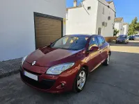 Usado Renault Mégane Dynamique 110 CV (80 kW) 2010 Granate Berlina