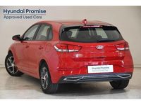 Usado Hyundai i30 120 CV (88 kW) 2024 Rojo Berlina