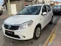 Usado Dacia Sandero Lauréate 75 CV (55 kW) 2013 Blanco Berlina