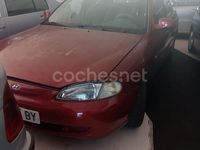 Usado Hyundai Lantra GLS 116 CV (85 kW) 1998 Granate Familiar