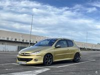 Usado Peugeot 206 110 CV (80 kW) 2003 Amarillo Berlina