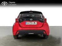 Usado Toyota Yaris Active 116 CV (85 kW) 2022 Rojo Utilitario