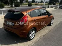 Usado Ford Fiesta Titanium 82 CV (60 kW) 2015 Marrón Utilitario
