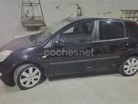 Usado Ford Fiesta Trend 68 CV (50 kW) 2005 Negro Utilitario