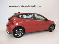 Usado Hyundai i20 100 CV (73 kW) 2021 Rojo Utilitario