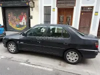 Usado Peugeot 306 90 CV (66 kW) 2000 Negro Familiar