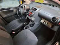 Usado Peugeot 107 68 CV (50 kW) 2006 Negro Utilitario