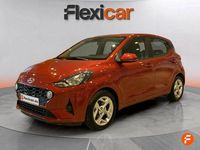 Usado Hyundai i10 67 CV (49 kW) 2023 Rojo Utilitario