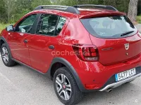 Usado Dacia Sandero Essentiel 90 CV (66 kW) 2019 Granate Berlina