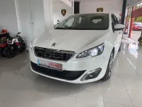 Usado Peugeot 308 Allure 115 CV (84 kW) 2014 Blanco Berlina