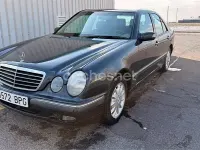 Usado Mercedes E200 Elegance 163 CV (119 kW) 2011 Azul Berlina