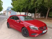 Usado Mercedes A180 Urban 122 CV (89 kW) 2015 Rojo Utilitario
