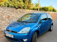 Usado Ford Fiesta Ambiente 68 CV (50 kW) 2005 Azul Utilitario