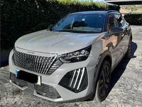 Usado Peugeot 2008 GT 130 CV (95 kW) 2023 Gris / plata SUV