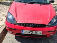 Usado Ford Focus Ambiente 90 CV (66 kW) 2002 Rojo Berlina