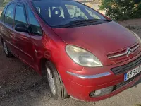 Usado Citroën Xsara Picasso Exclusive 110 CV (80 kW) 2005 Granate Monovolumen