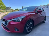 Usado Mazda 2 Style 90 CV (66 kW) 2015 Granate Berlina